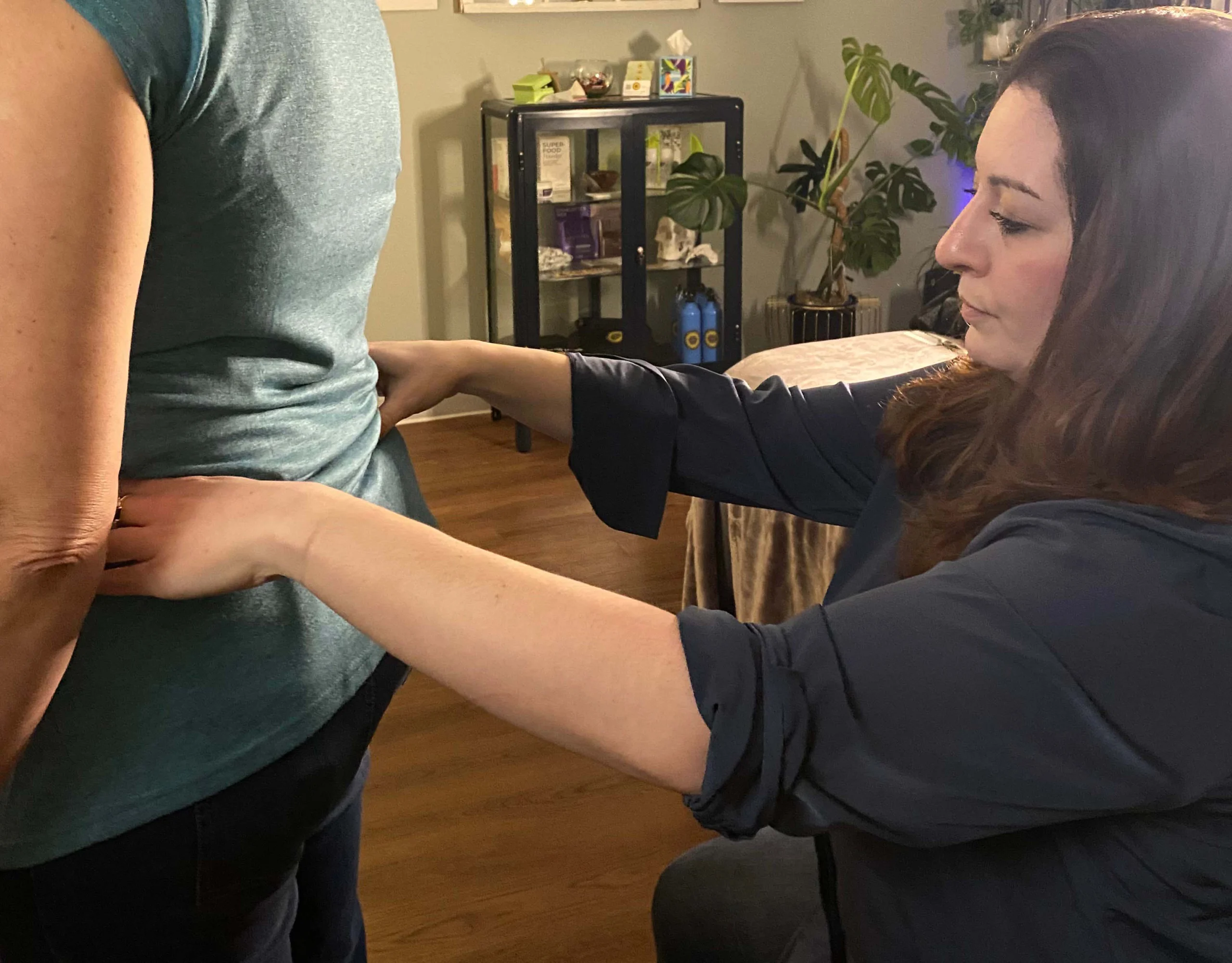 Therapist performing spontaneous muscle relaxation therapy techniques