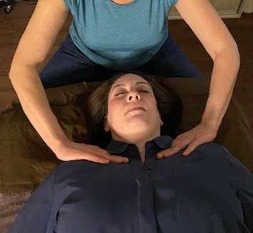 Spontaneous muscle relaxation therapy session focused on releasing chronic tension